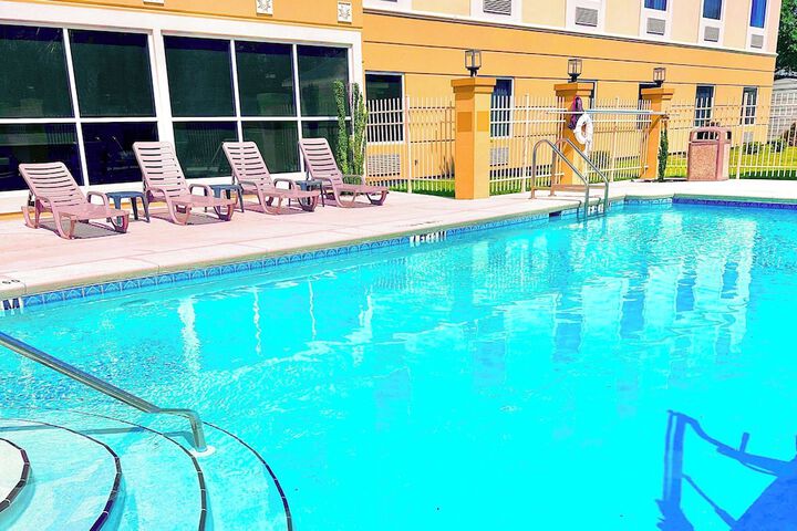 Pool 32 of 61