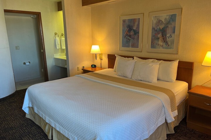 Room 10 of 17