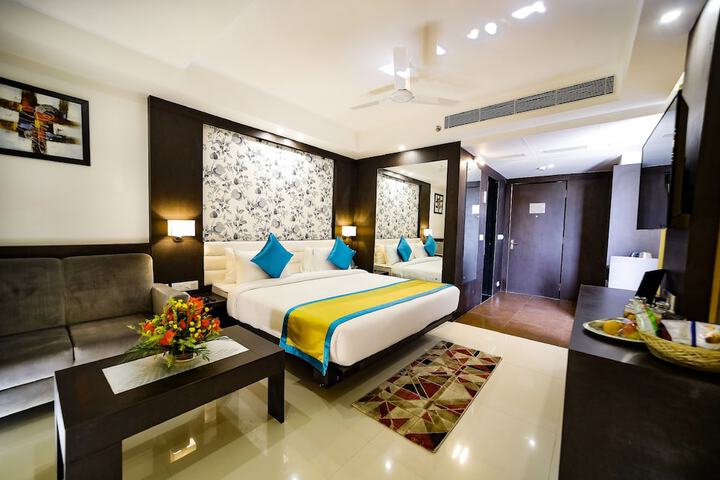 Room 6 of 25