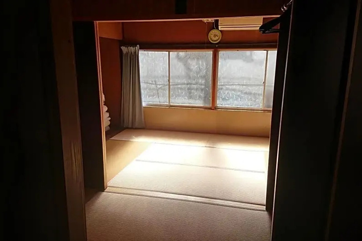 Room 3 of 12