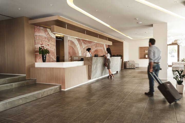 Entrance & Lobby