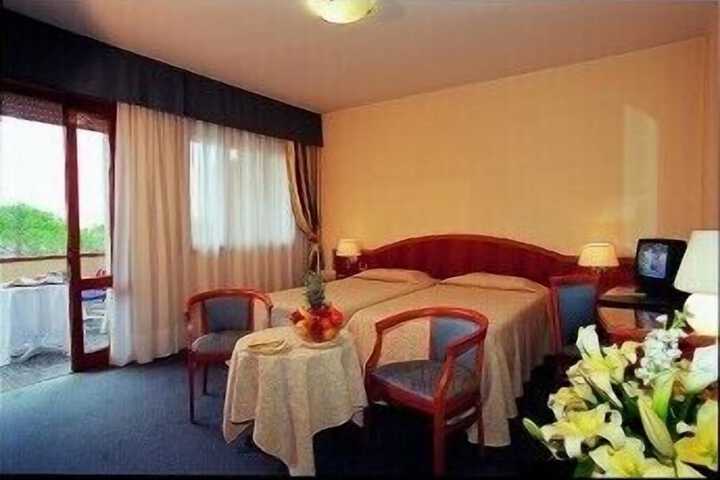 Room 20 of 77