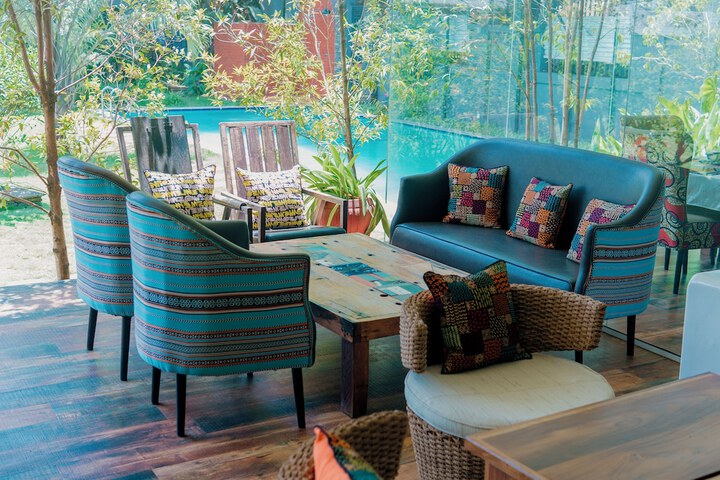 Lounge 26 of 69