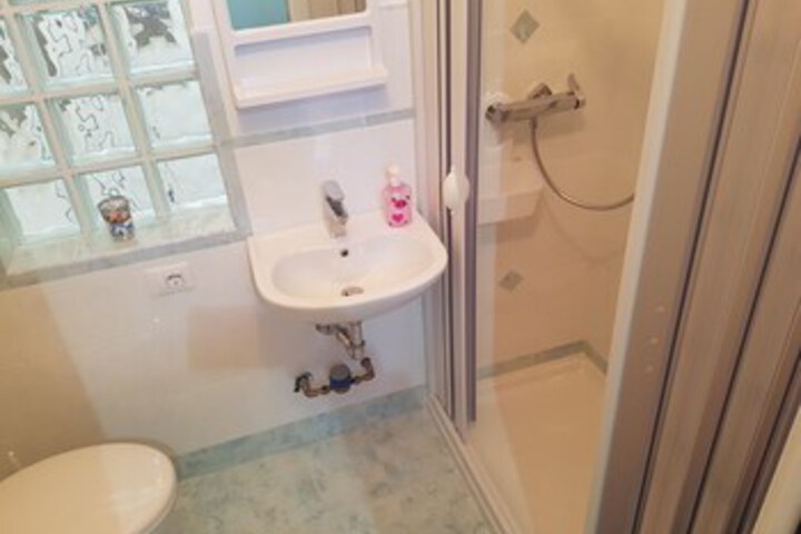 Room 5 of 92