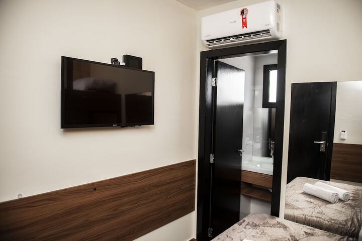Room 4 of 37