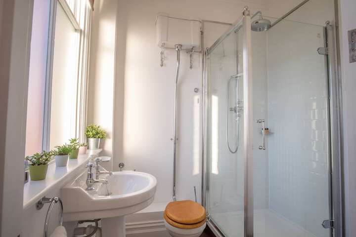 Room 15 of 28