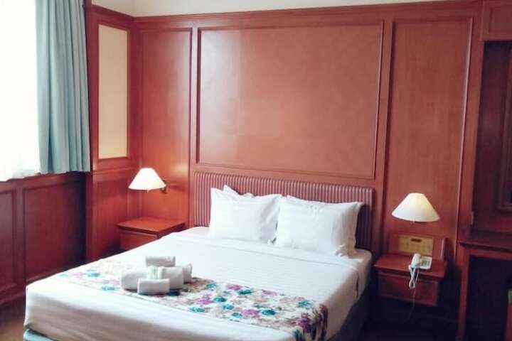 Room 12 of 70