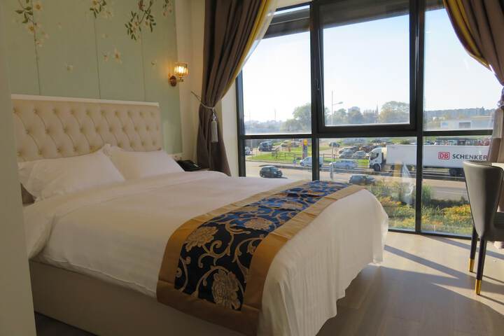 Room 4 of 37