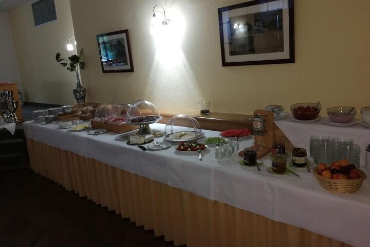 Dining Photos