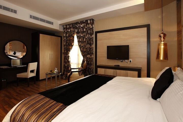 Room 9 of 47