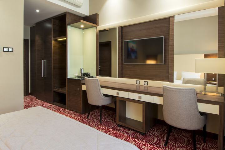 Room 5 of 61