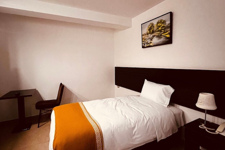Room 41 of 64