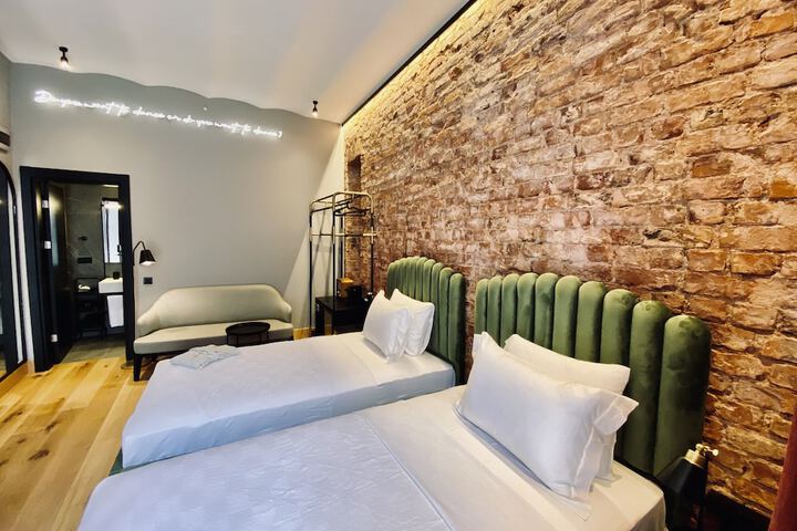 Room 12 of 61