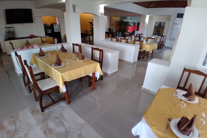 Dining 21 of 28