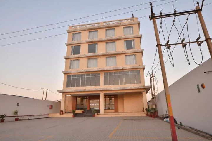 Click Hotel LH Seven Morbi