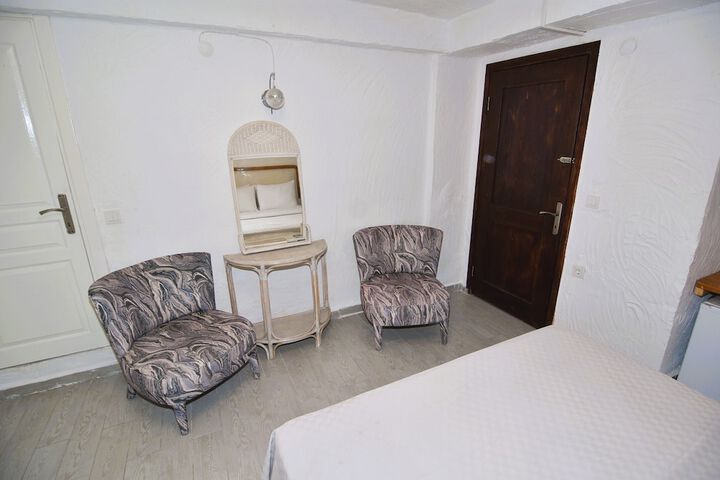 Room 27 of 98