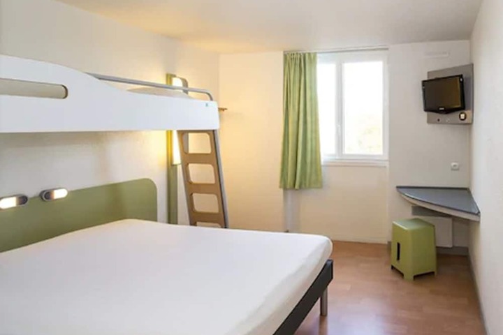 Room 10 of 31