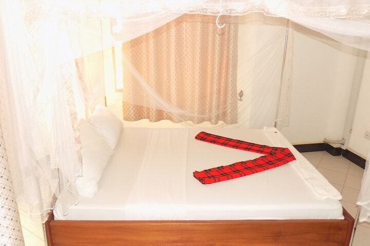 Room 8 of 25