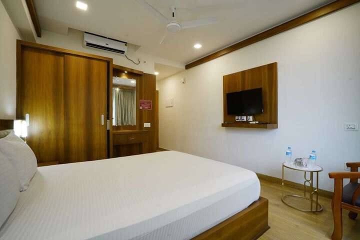 Room 1 of 7