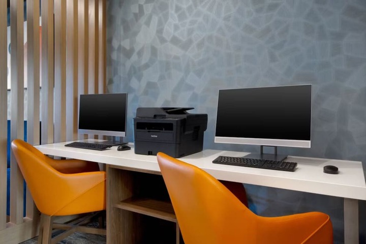 Business Center 28 of 32