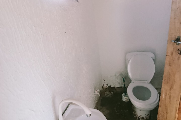 Room 11 of 28