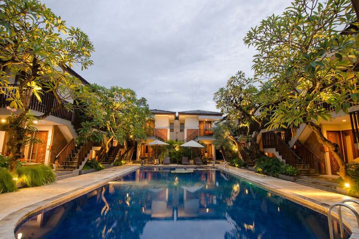 Pool Hotel