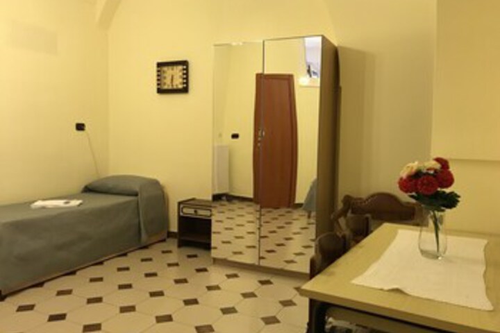 Room 25 of 27
