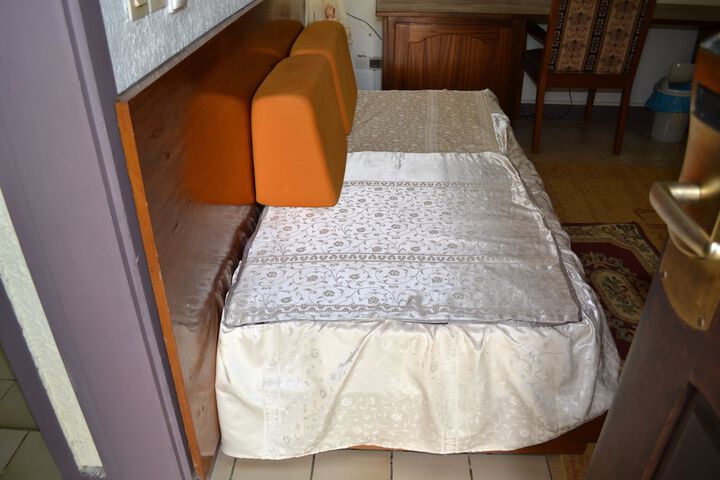 Room 7 of 28