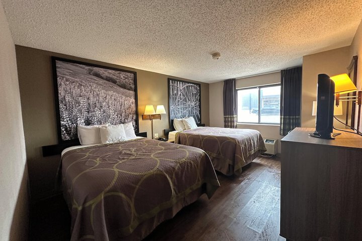 2 Queen Beds (7 of 7)
