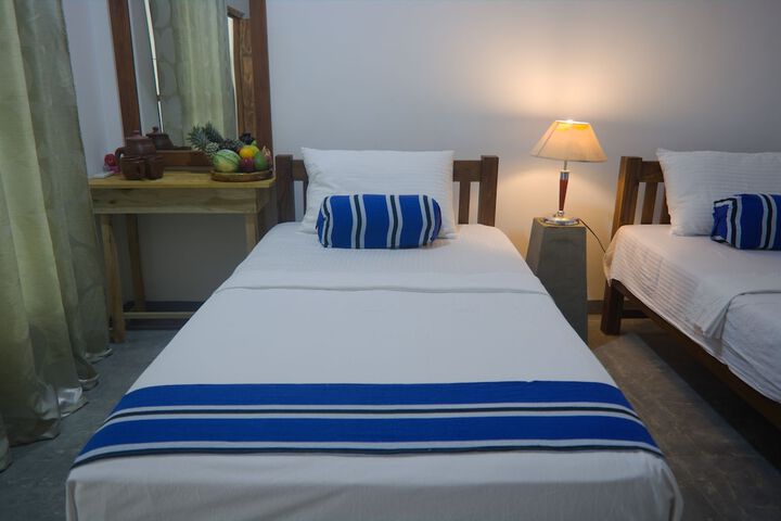 Room 6 of 25