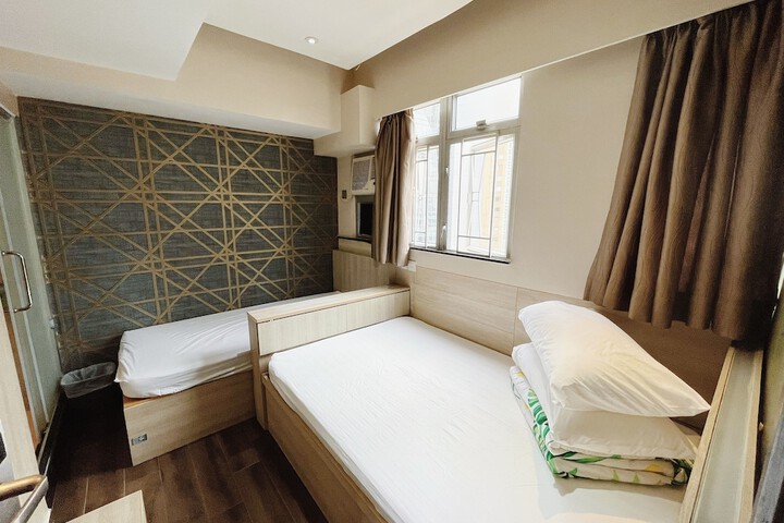 Room 33 of 50