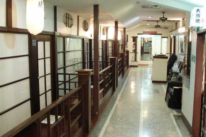 Ballroom/Hall 16 of 18