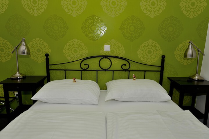 Room 8 of 37