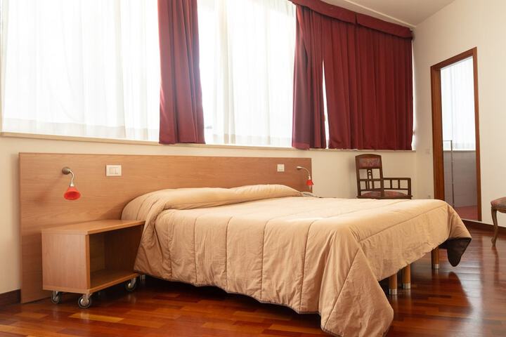 Room 5 of 48