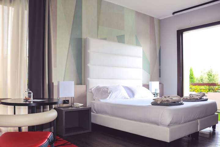 Room 25 of 124