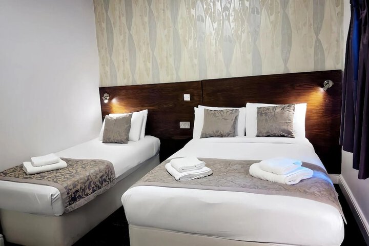 Room 12 of 33