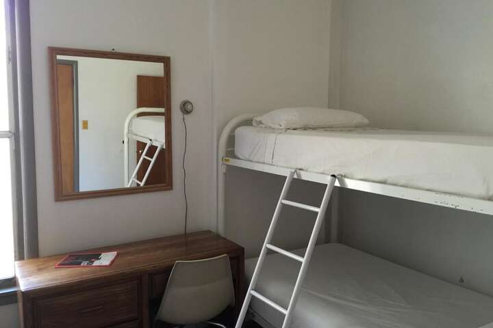 Room 4 of 32