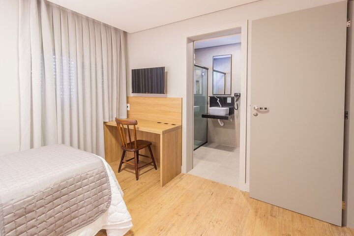 Room 13 of 40