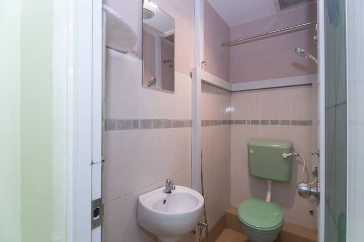 Room 25 of 33
