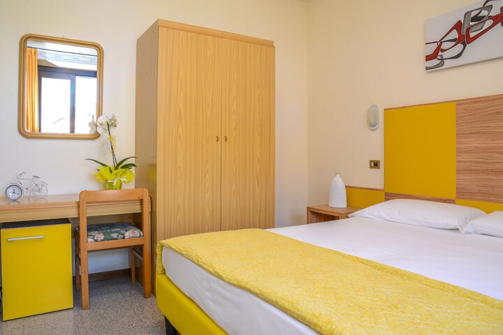 Room 12 of 37