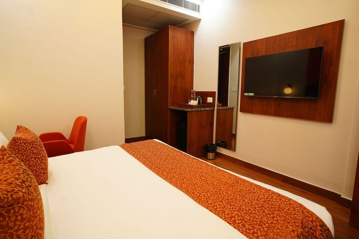 Room 8 of 34