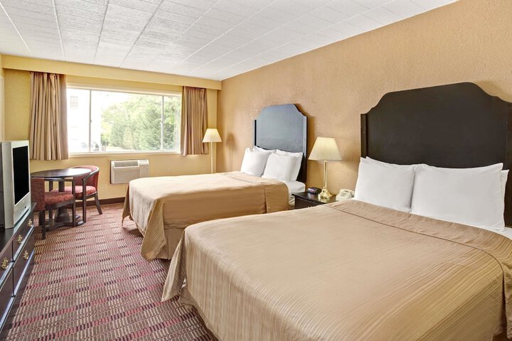 Standard Room, King or Two Doubles (6 of 6)