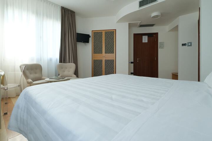 Room 15 of 53