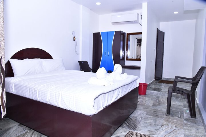 Room 18 of 38