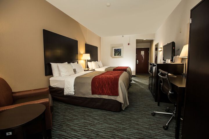 2 Queen Beds (8 of 12)
