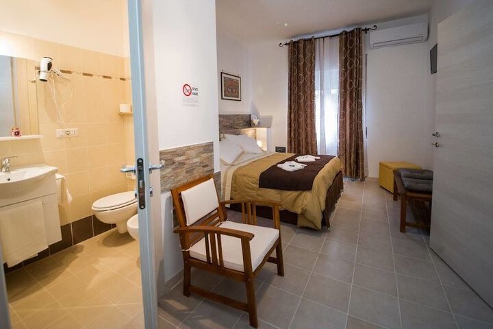 Room 10 of 16
