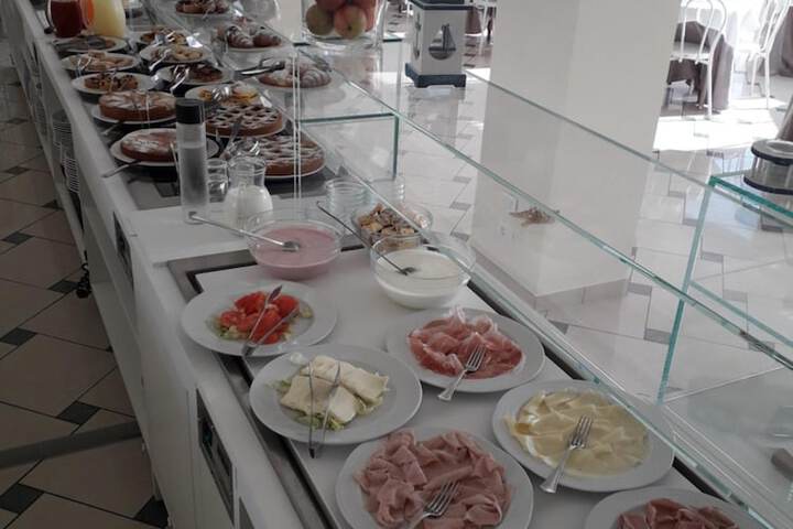 Dining 19 of 24