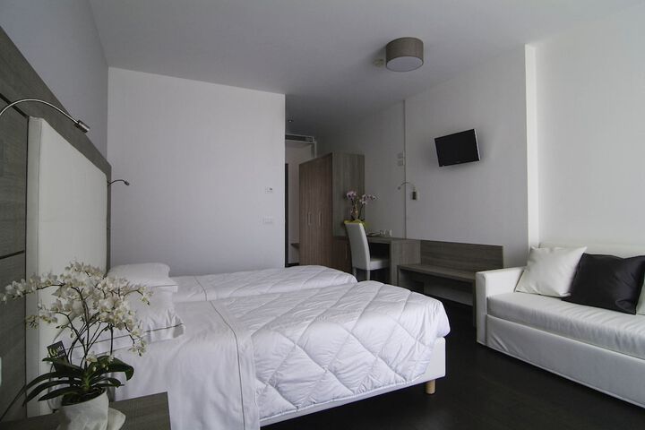 Room 4 of 71