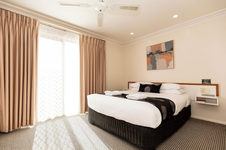 Room 33 of 132