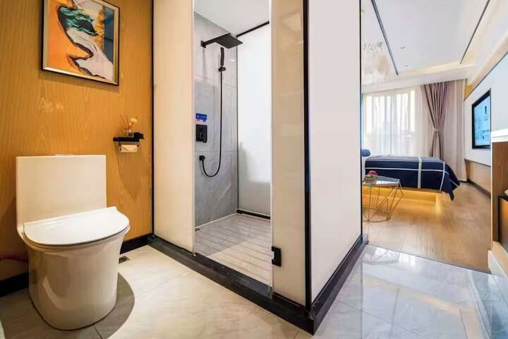 Room 8 of 15